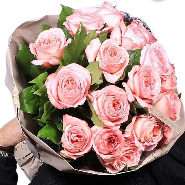 Rosenstrauss zum Valentinstag, handgebunden im Blumenladen Zürich jetzt online kaufen