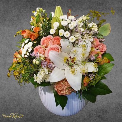 Blumenstrauss mit Lilien in zarten Tönen in Zürich online bestellen mit Lieferdienst