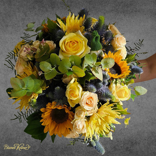 Blumenstrauss mit Sonnenblumen, Rosen, Disteln und Eukalyptus online bestellen mit Blumenlieferservice Zürich